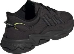 Schuhe Adidas Originals OZWEEGO REAL MADRID -Footballbekleidungs Geschäft adidas originals ozweego real madrid 496687 hp7805 960