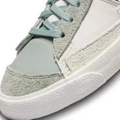 Schuhe Nike BLAZER MID PRO CLUB -Footballbekleidungs Geschäft nike blazer mid pro club 586229 dq7673 304 960