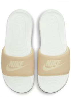 Badeslipper Nike W VICTORI ONE SLIDE -Footballbekleidungs Geschäft nike w victori one slide 568463 cn9677 111 960